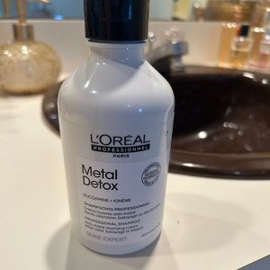 - Loreal metal detox shampoo
